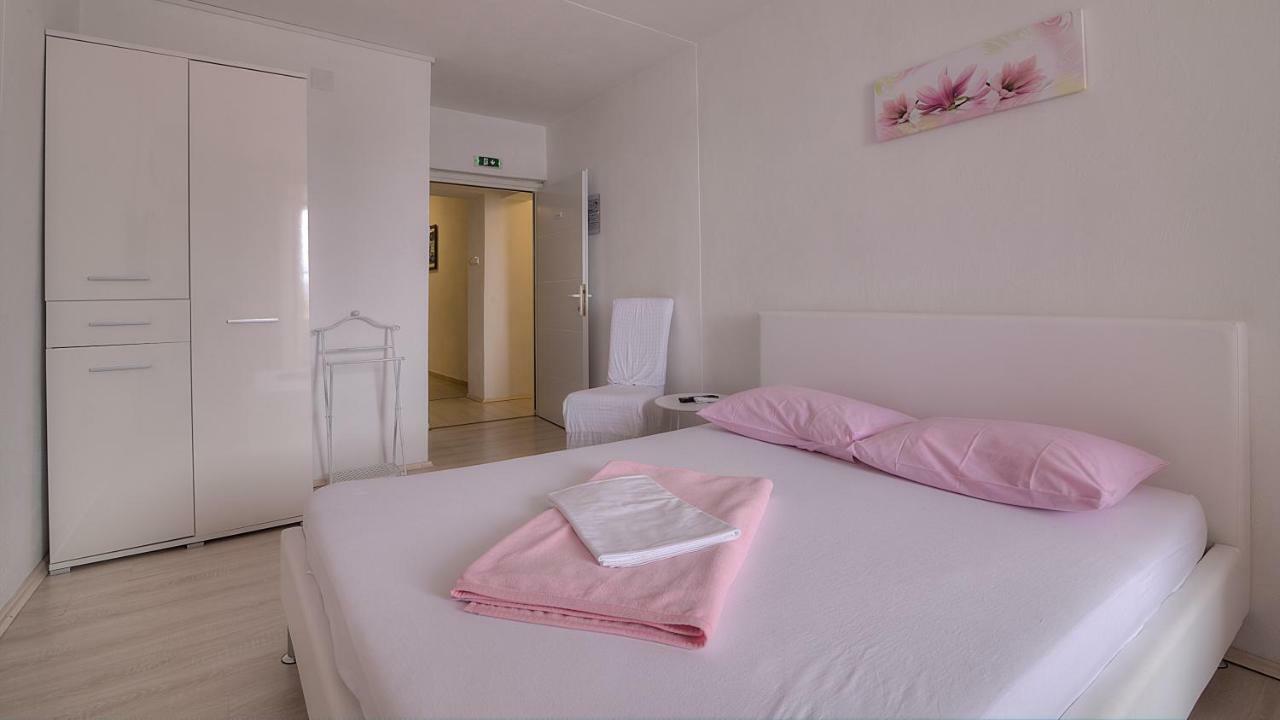 Apartments & Rooms Josephine Senj  Exterior foto