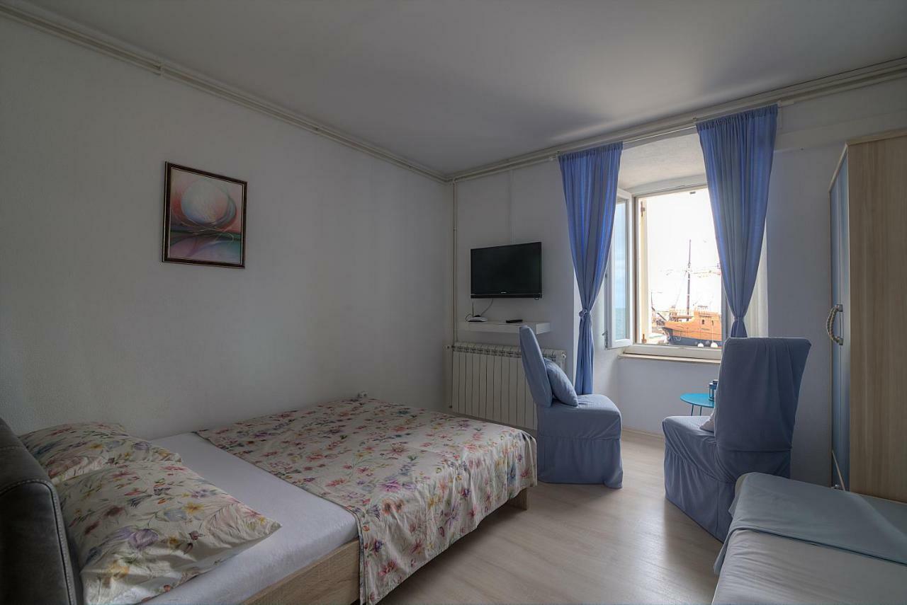 Apartments & Rooms Josephine Senj  Exterior foto